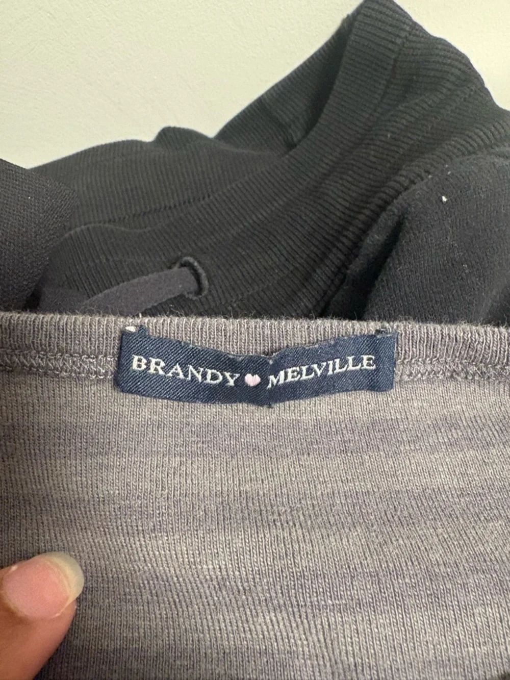 2 Brandy Melville Tops Bundle - Picture 4 of 6